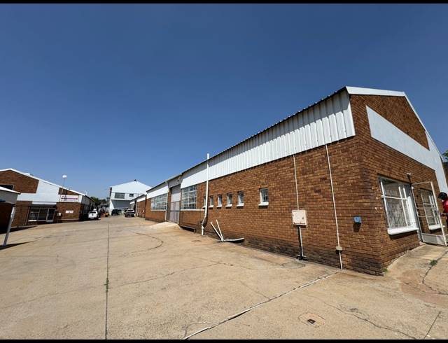 400M² WAREHOUSE TO LET IN WYNBERG